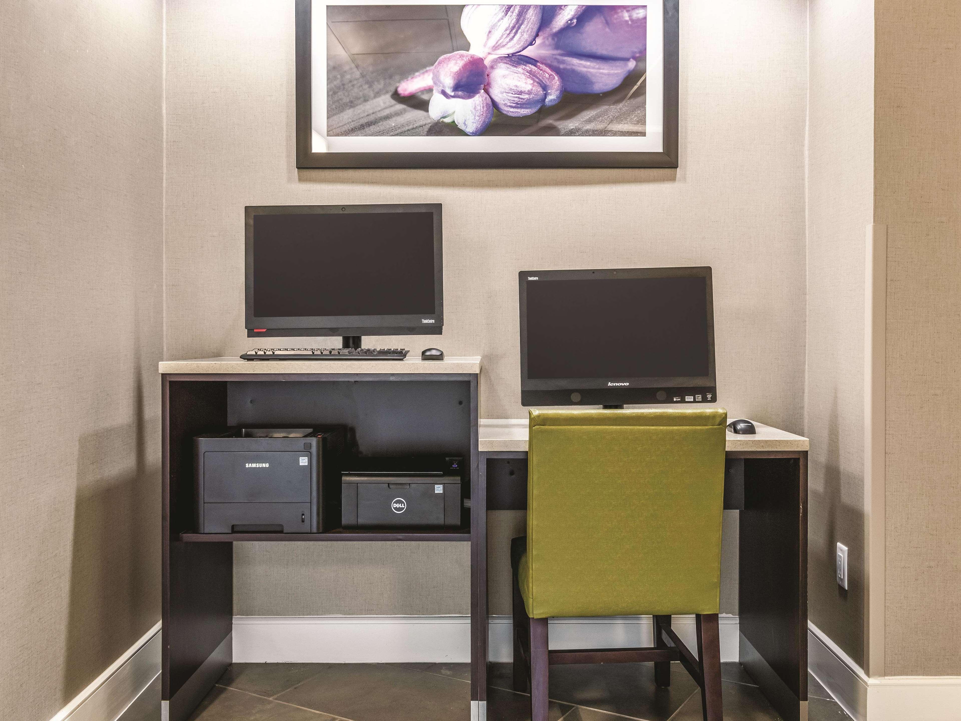 Hotel La Quinta By Wyndham Airport 3*