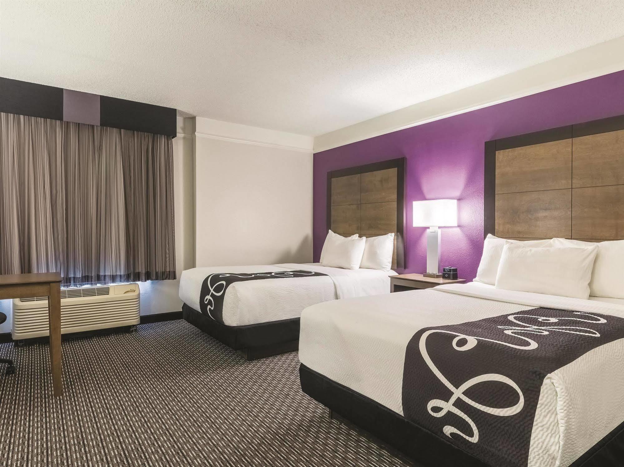 Hotel La Quinta By Wyndham Airport